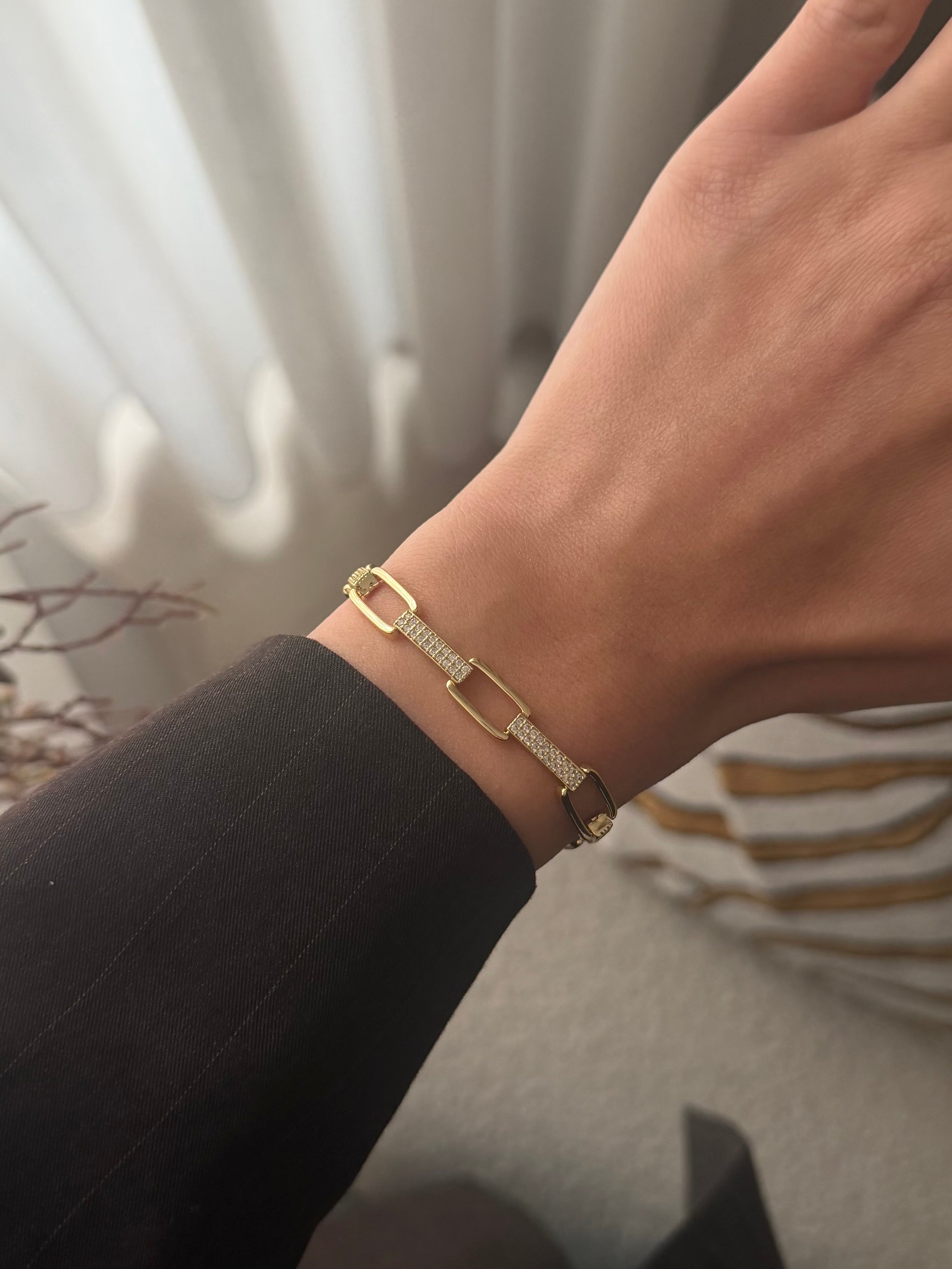 LIVA ARMBAND