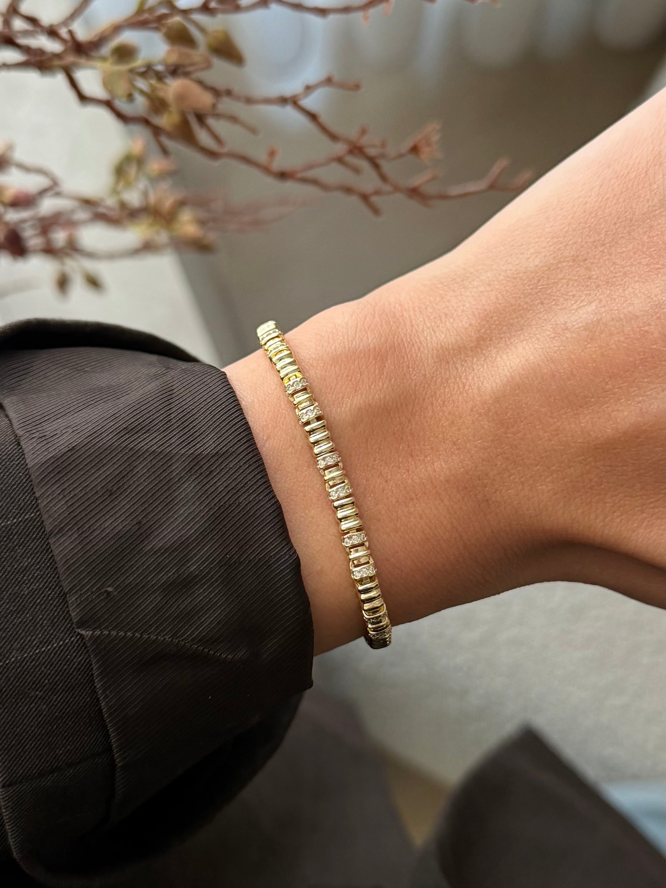 FELINE ARMBAND