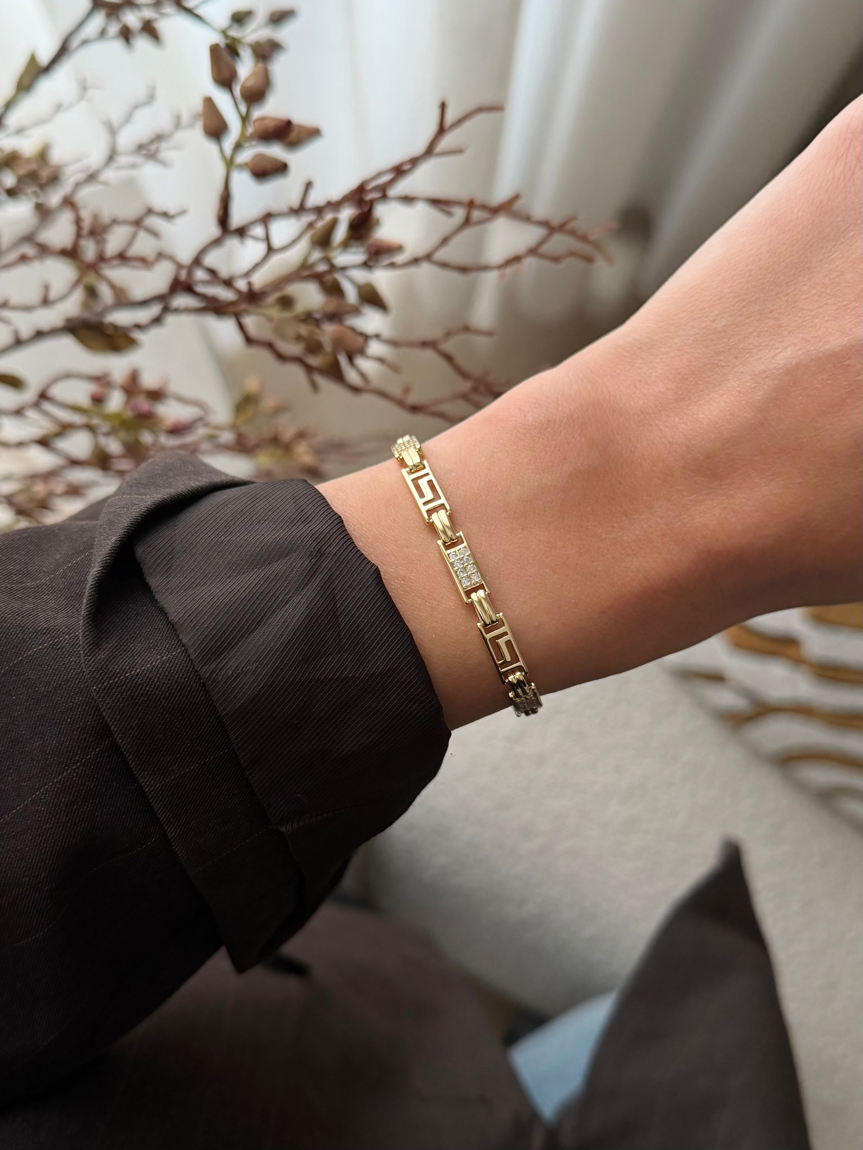 JULIA ARMBAND