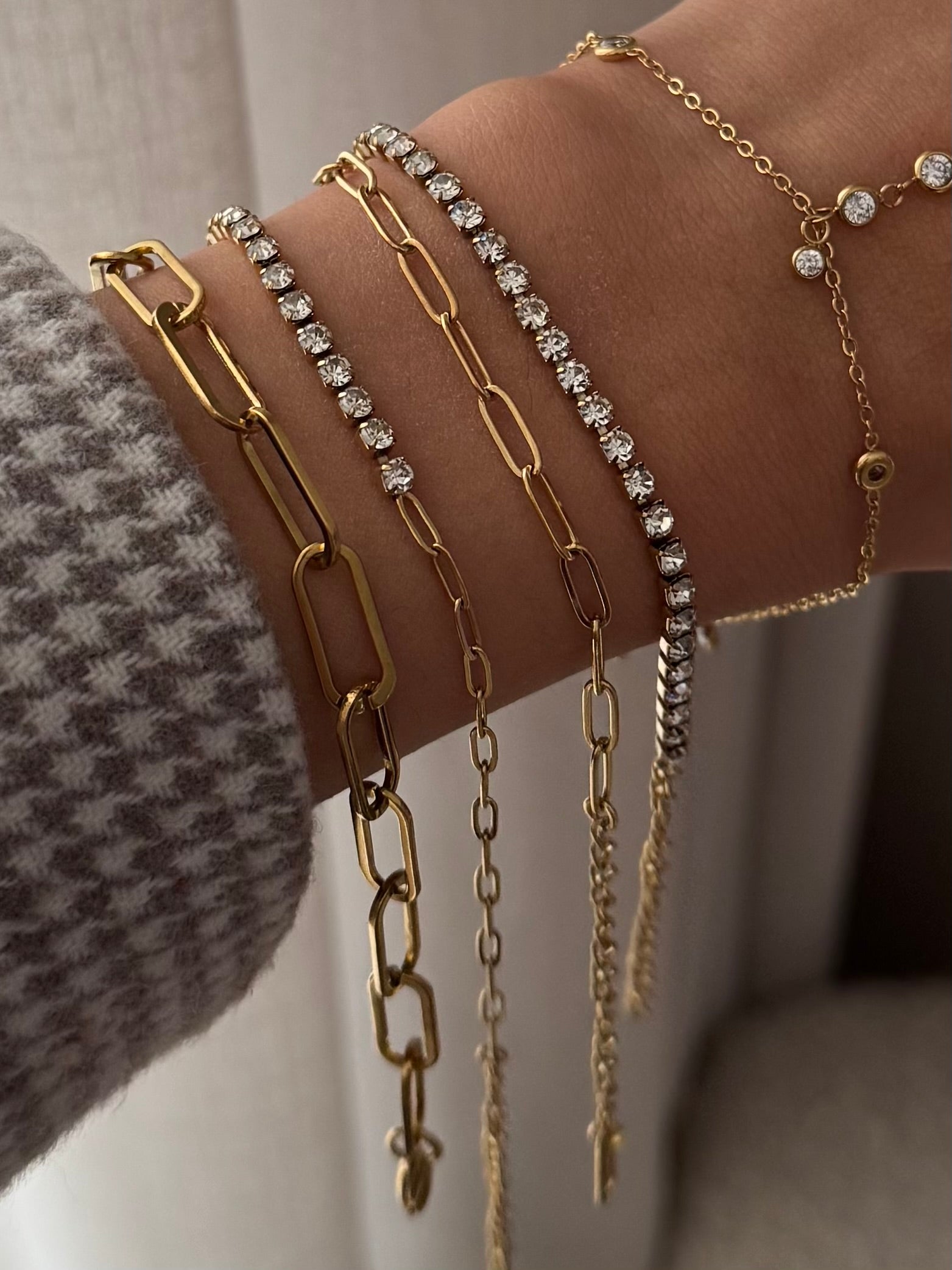 CIRCLE ARMBAND BREED