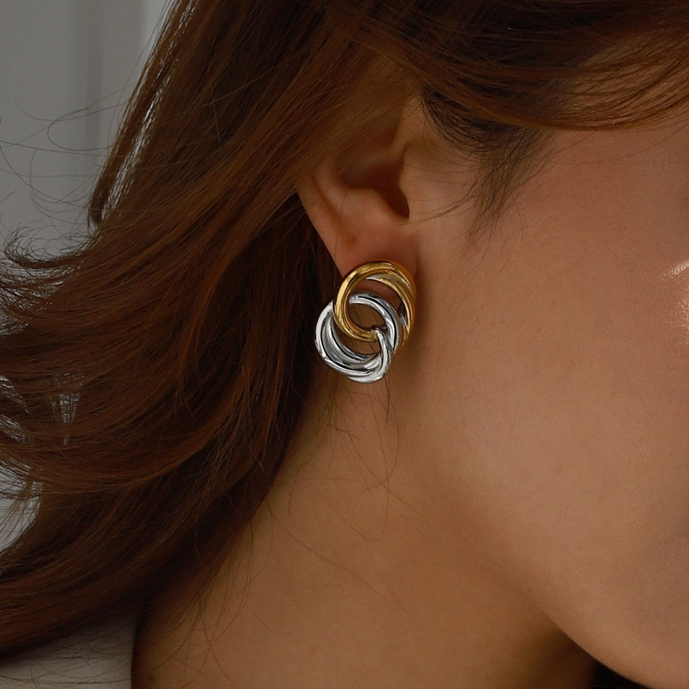 GOLD/SILVER STUD EARRING