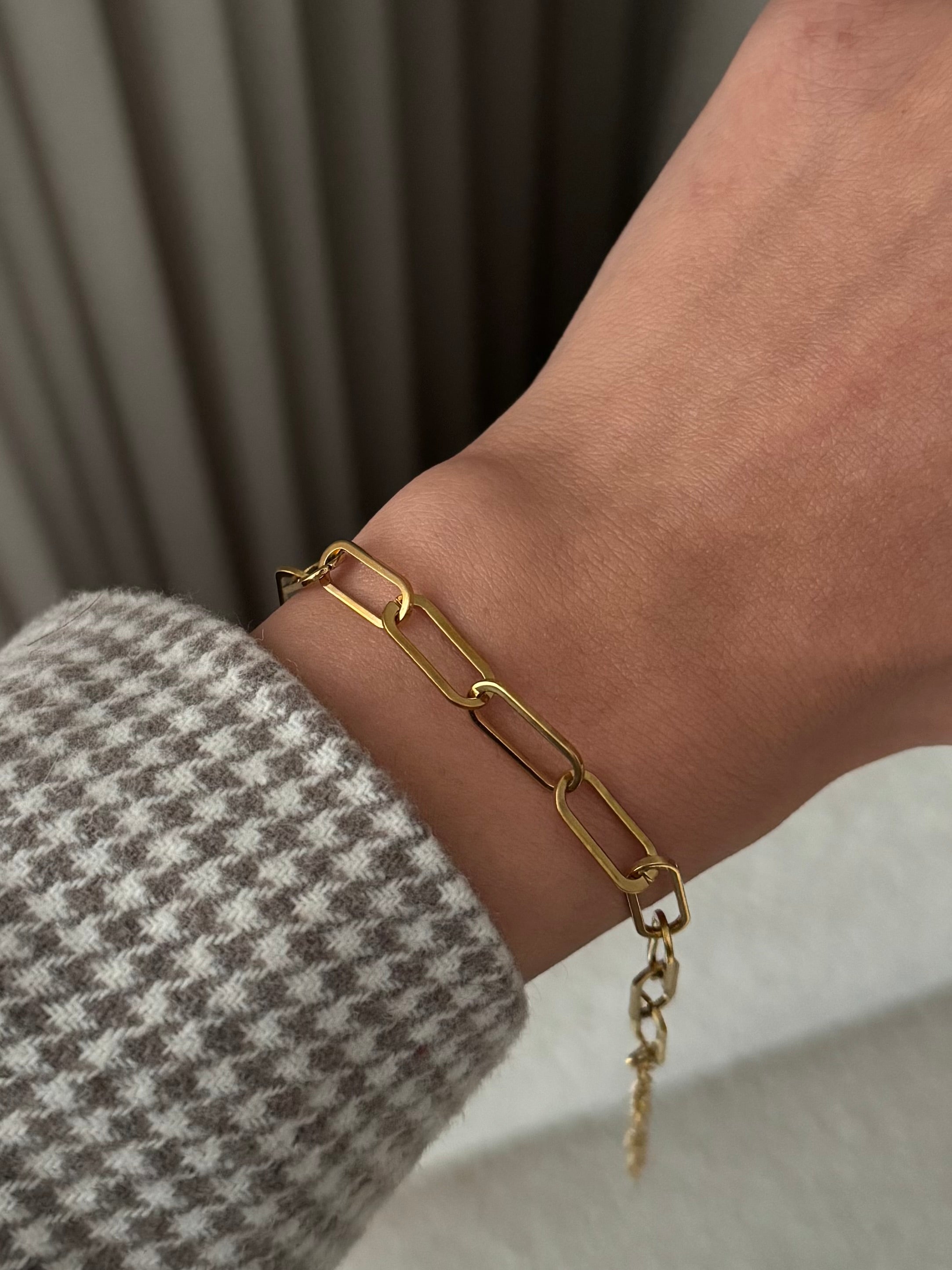 CIRCLE ARMBAND BREED