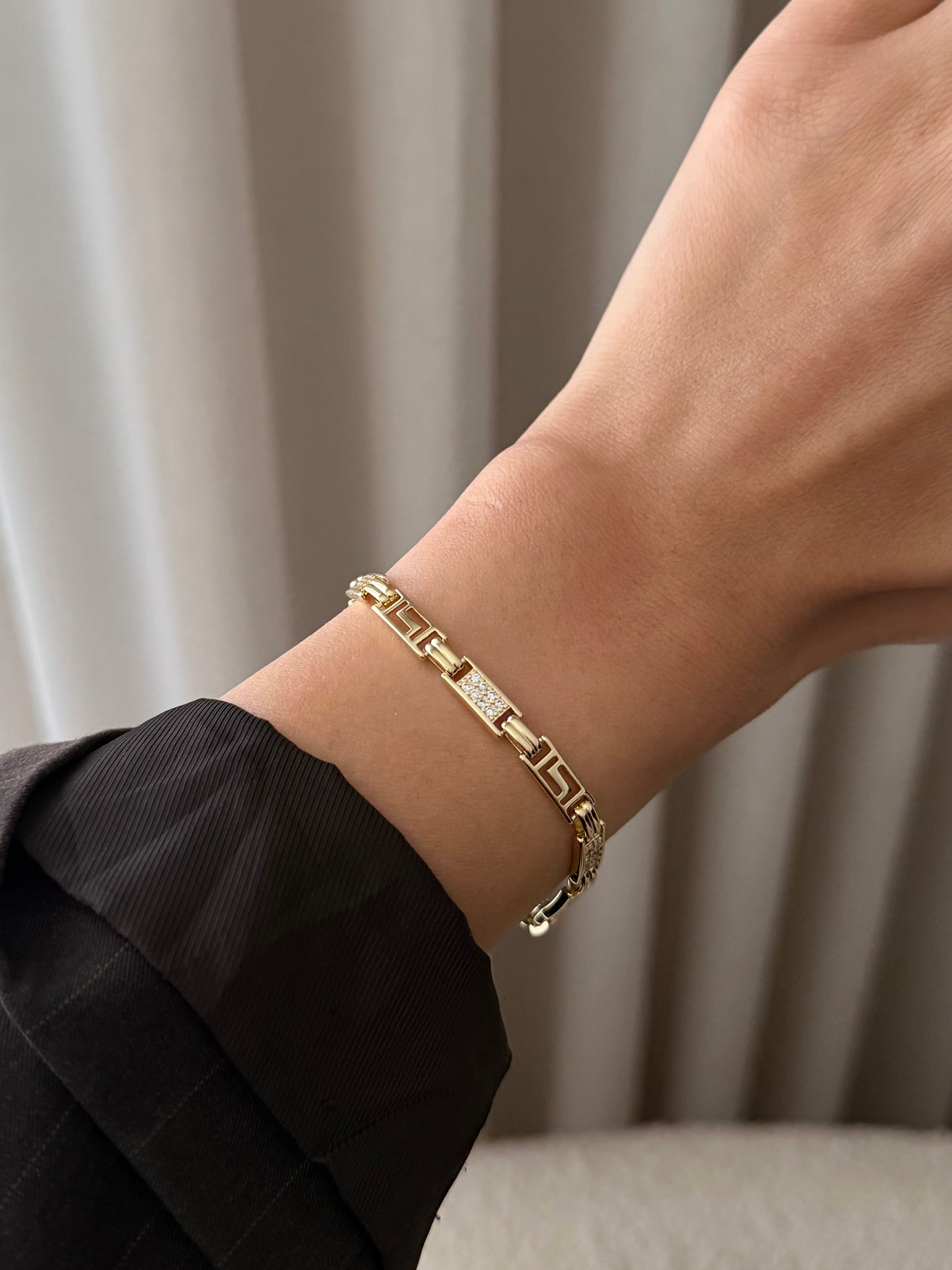 JULIA ARMBAND