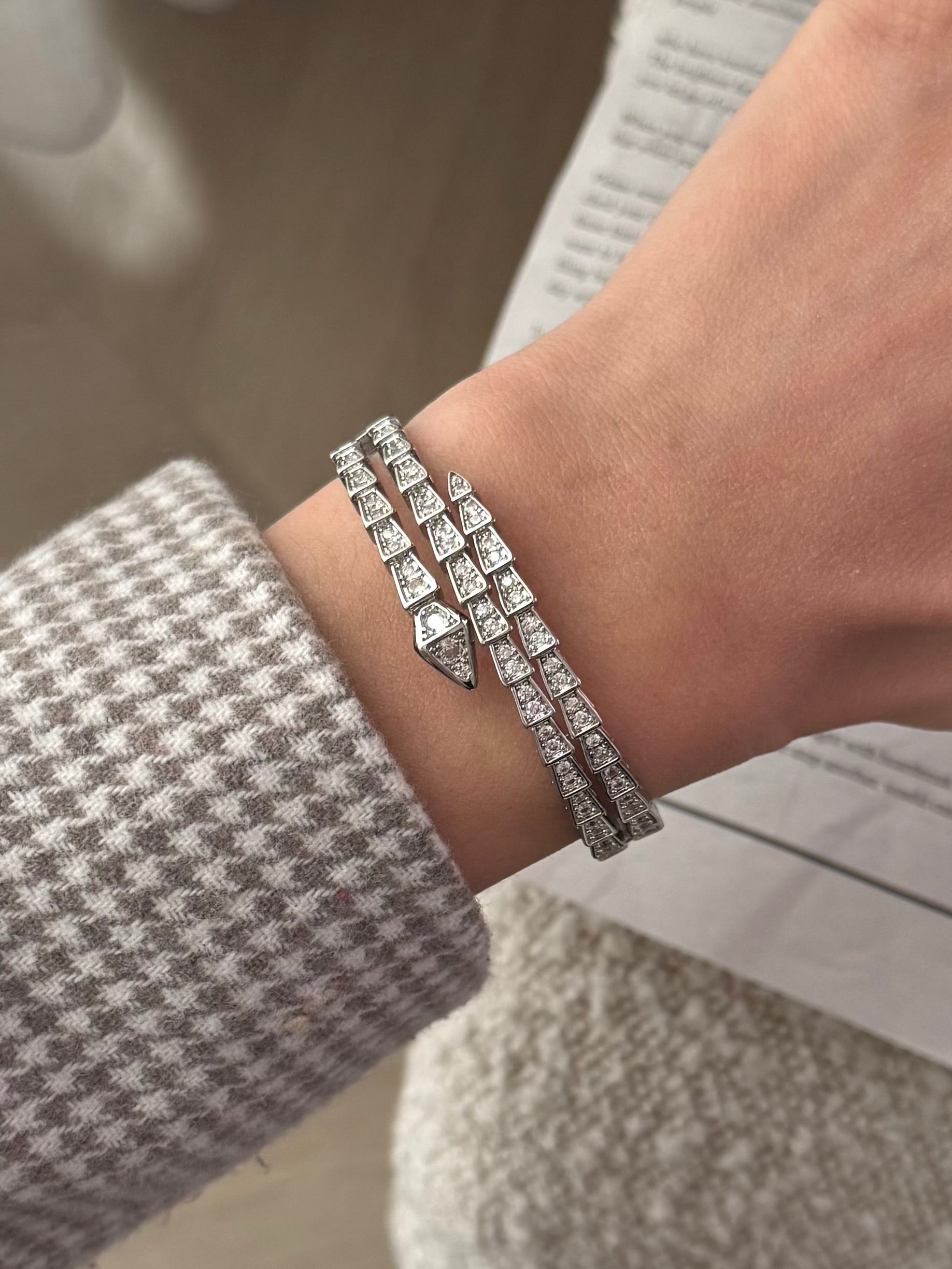 SNAKE SPARKLE BANGLE