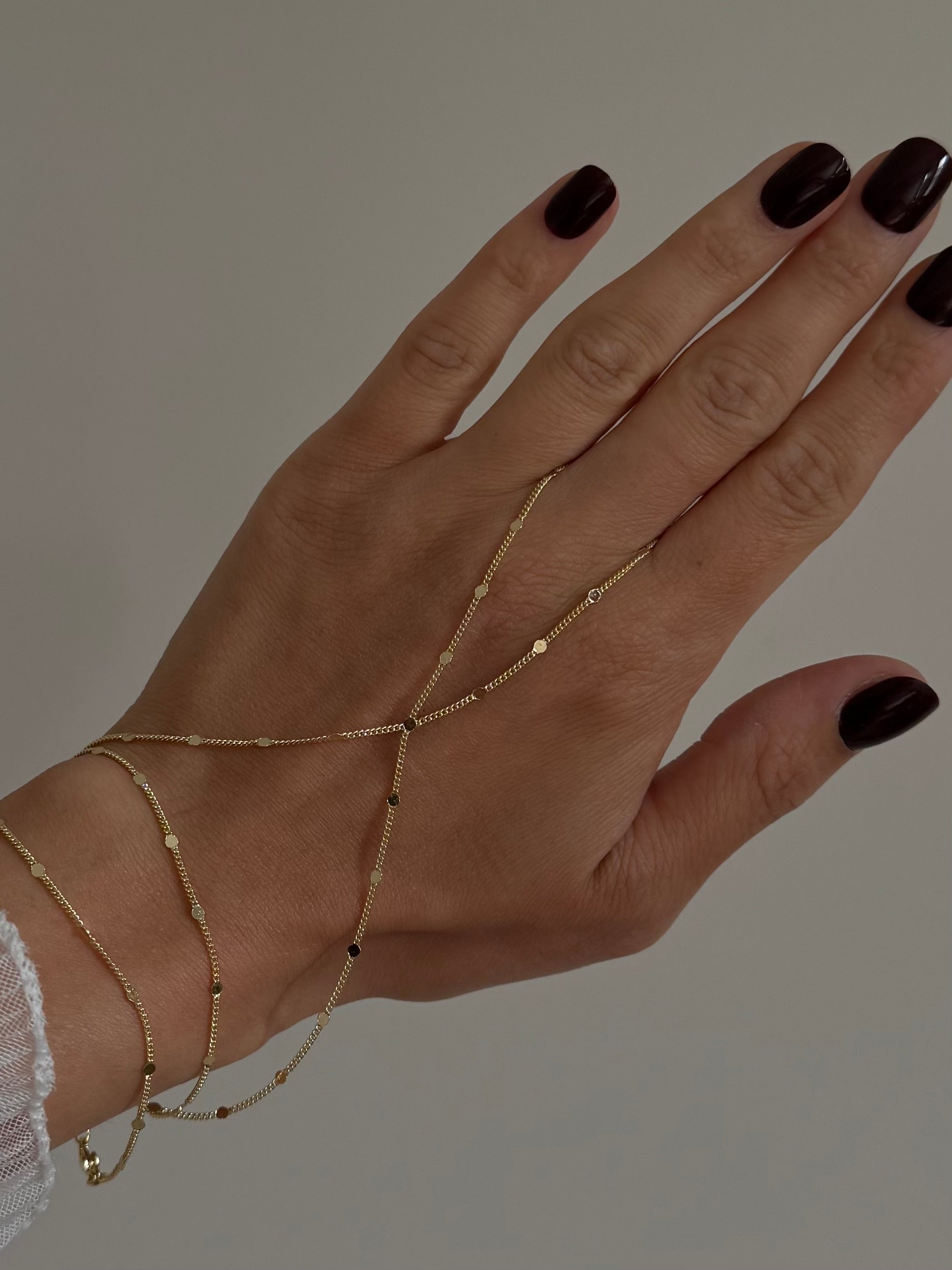 DOTTED HANDCHAIN