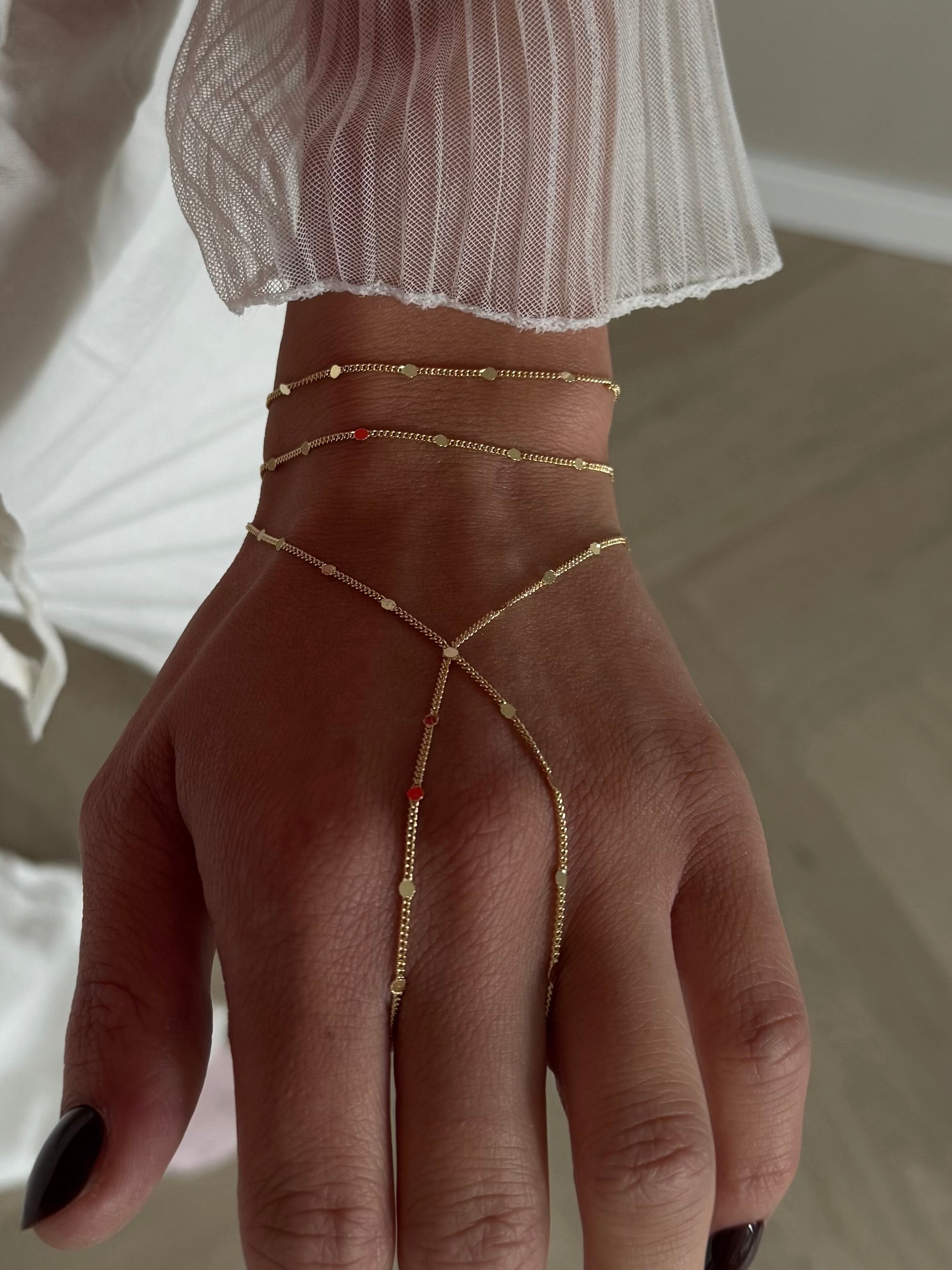 DOTTED HANDCHAIN