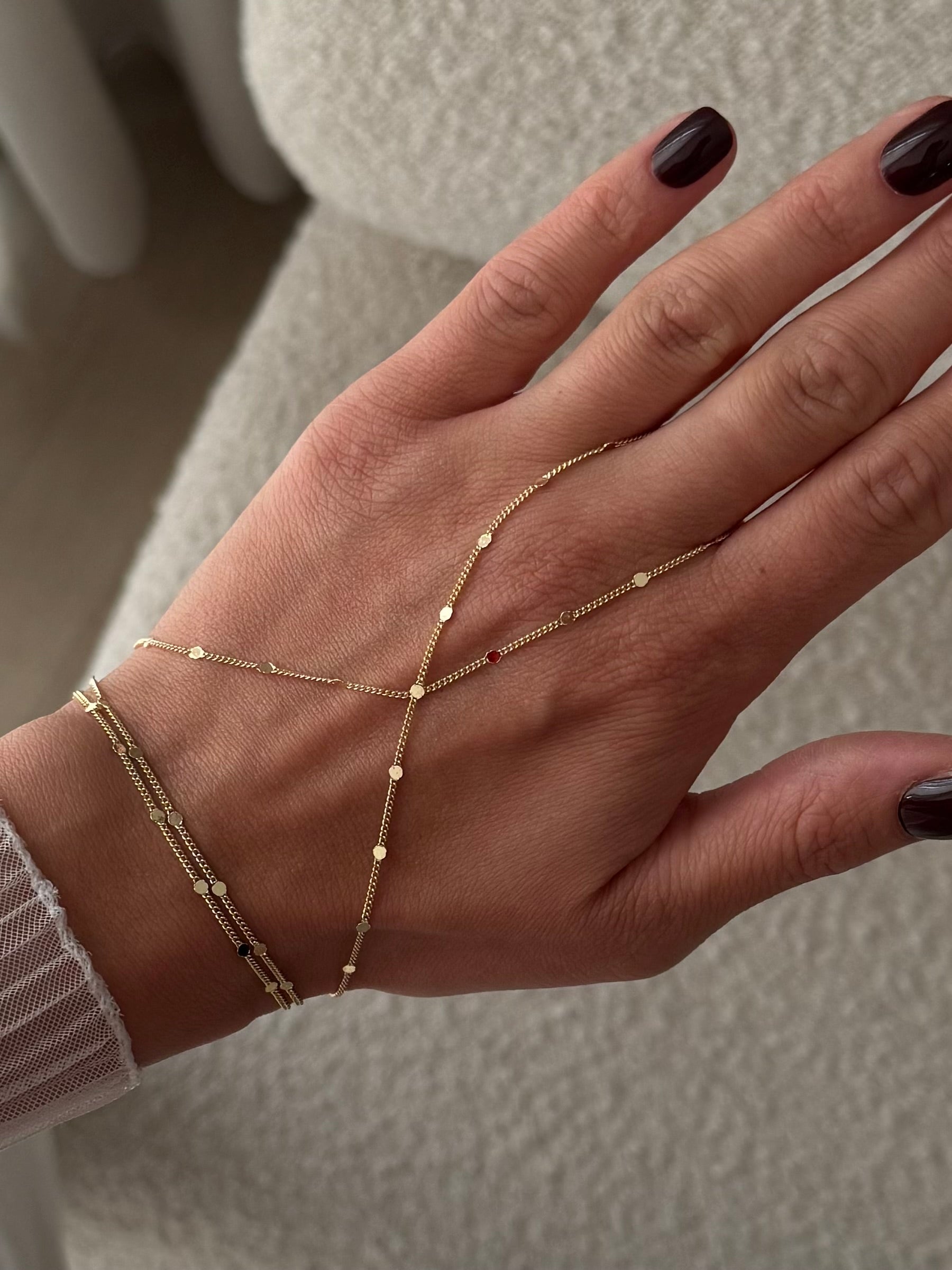 DOTTED HANDCHAIN