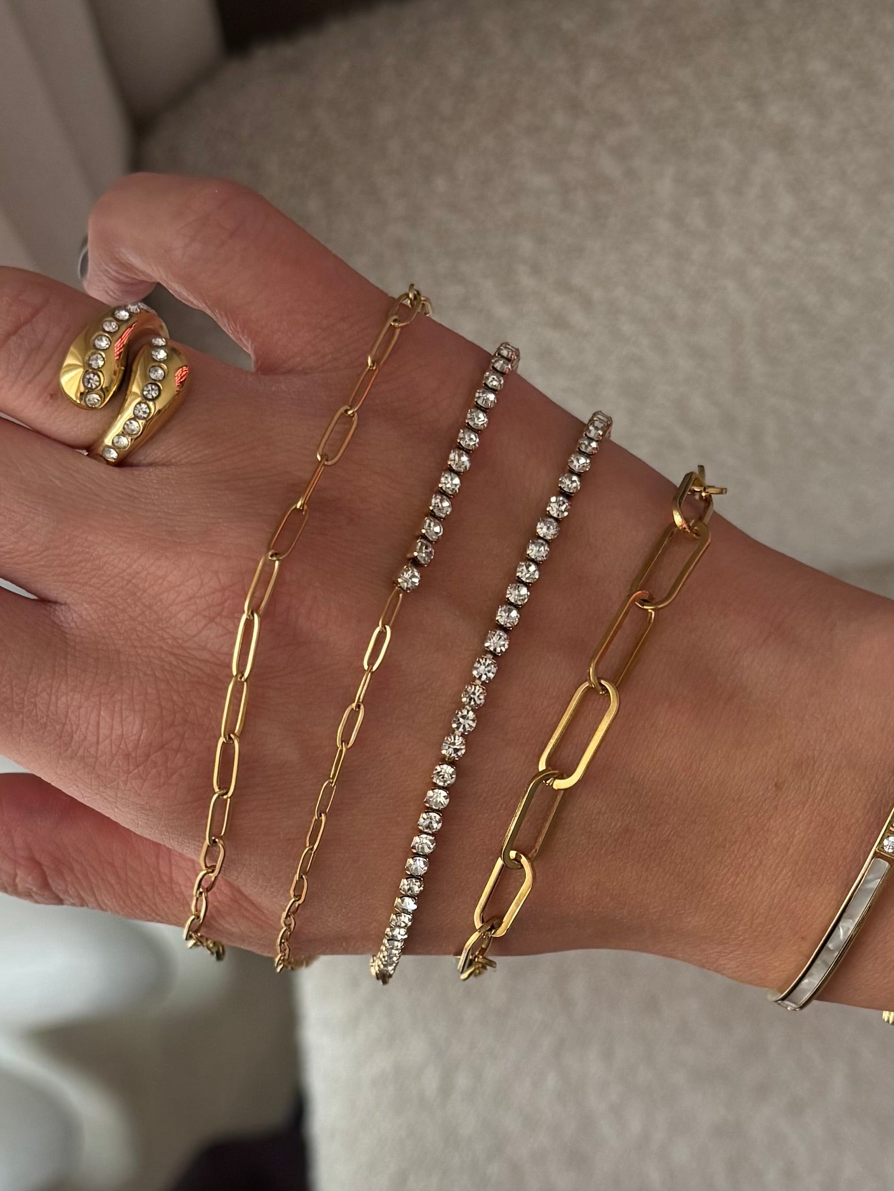 CIRCLE ARMBAND