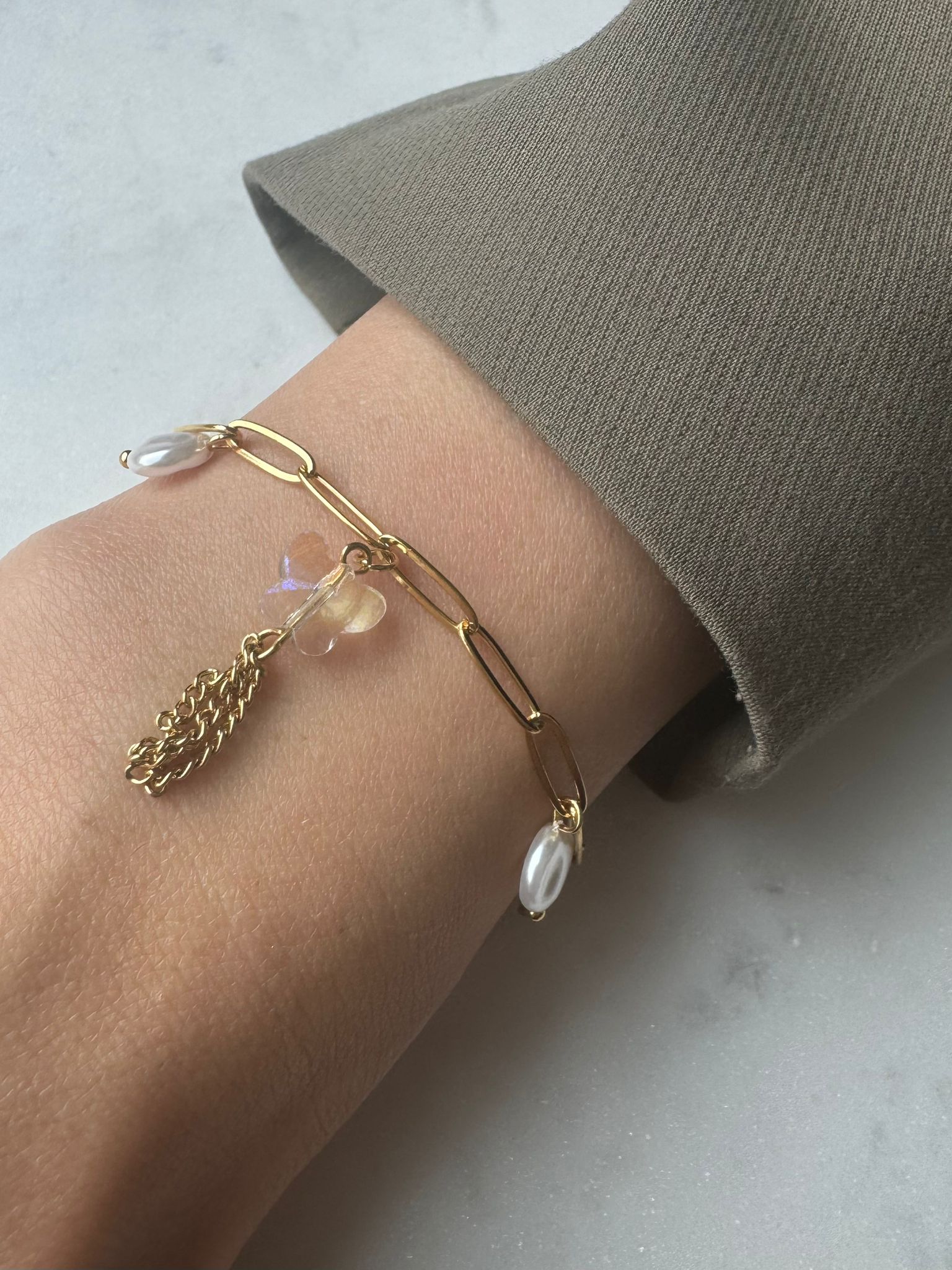 EMILY ARMBAND