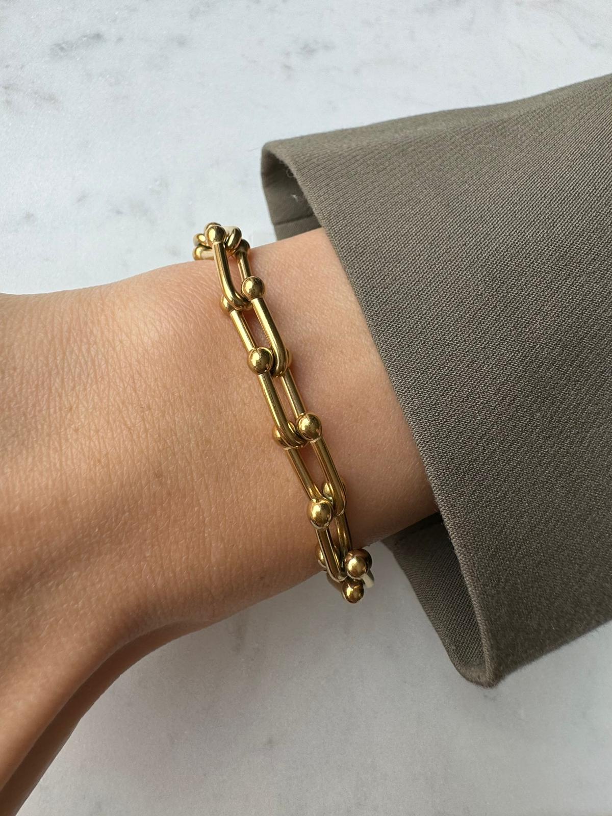 JULIA ARMBAND
