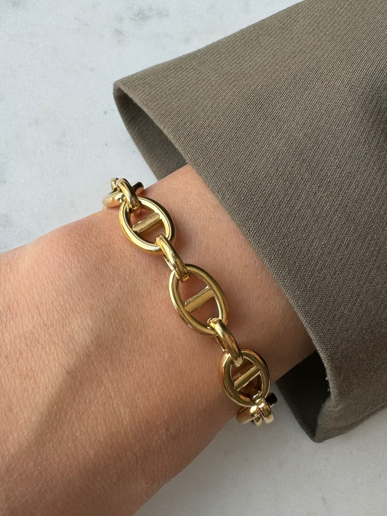 OVAL ARMBAND